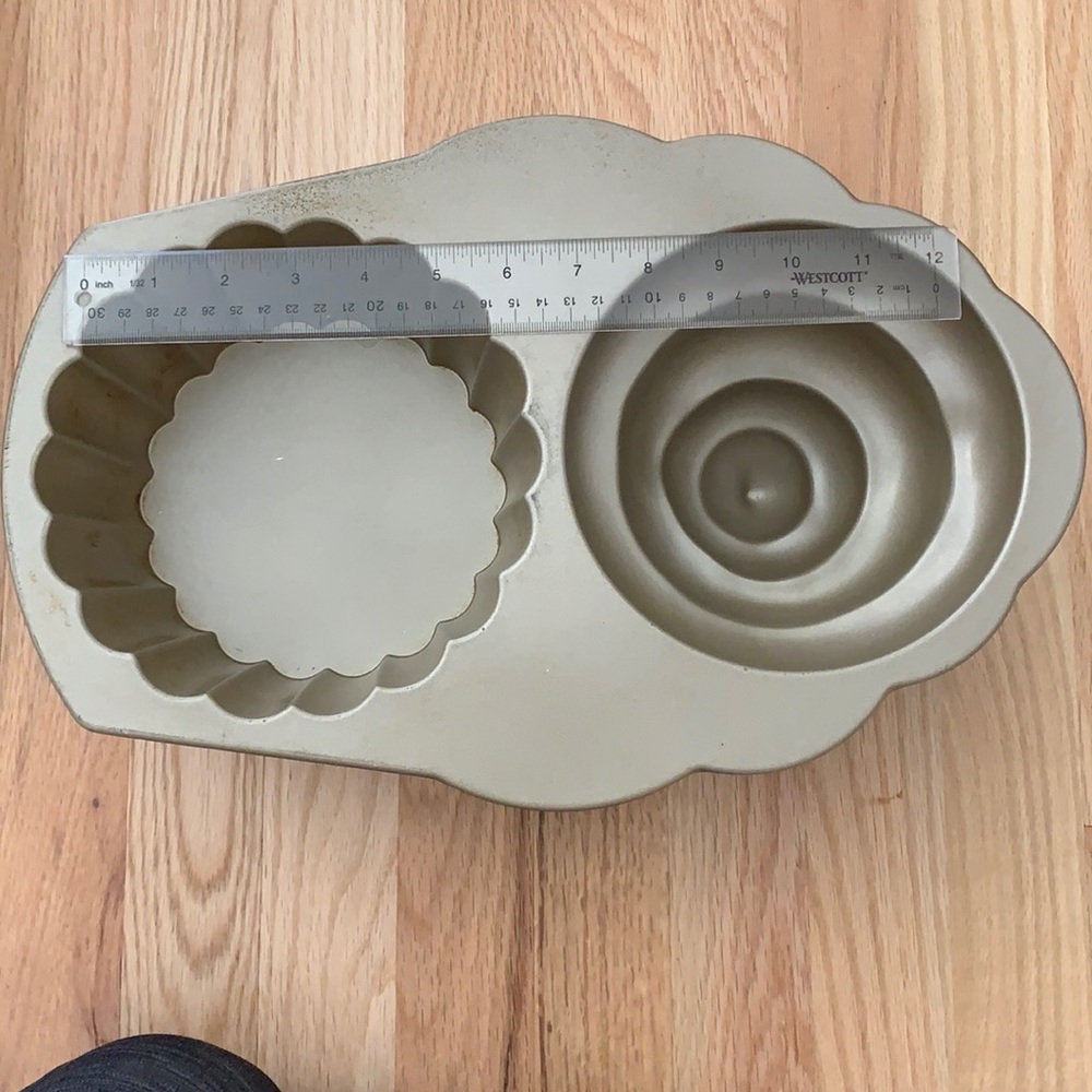 William Sonoma baking tin cupcake Nordic ware